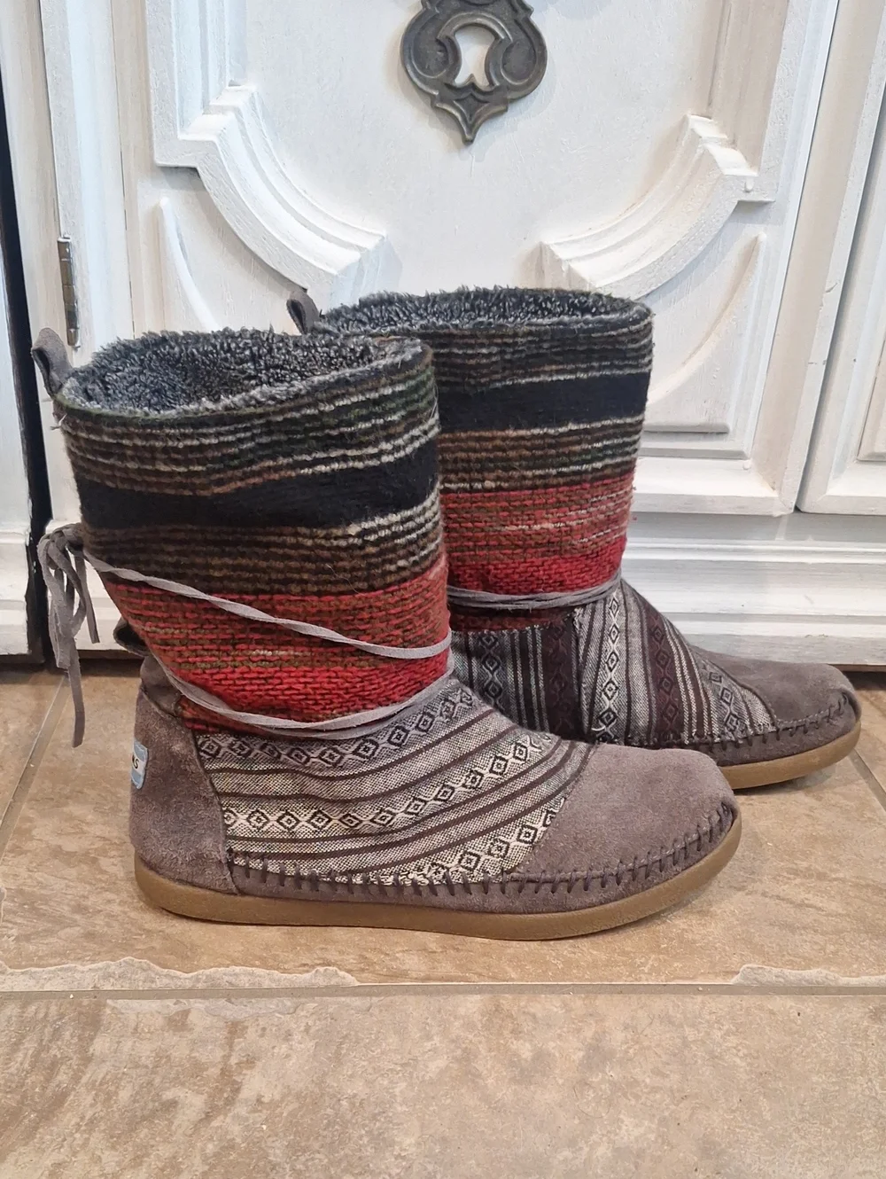 Tom's Nepal Winter Moccasin Pull On Boot 9.5 SZ